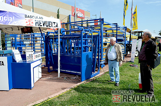 Visitantes al Stand REVUELTA 2014